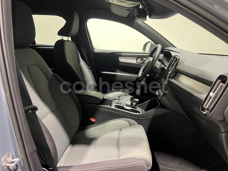 Gris / plata Usado 2022 Volvo XC40 Plus SUV | 33.850 € (Caro) - Imagen 1/4