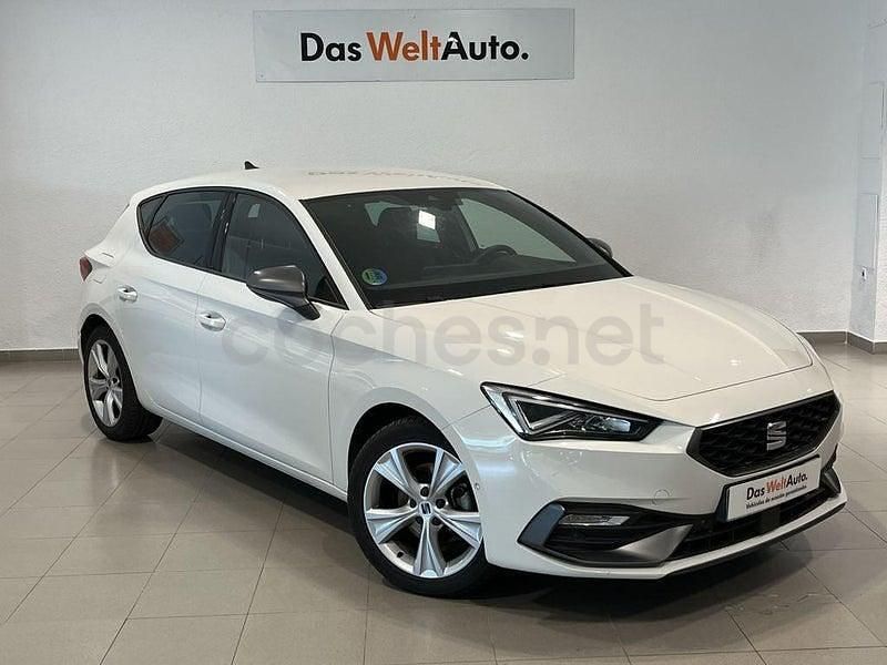 Usado Seat Leon FR 116 CV (85 kW) 2025 Blanco Berlina