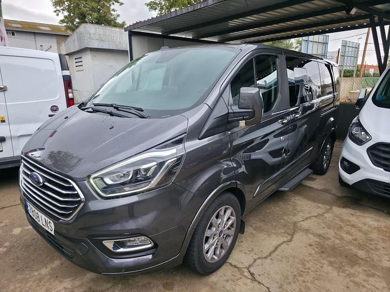 Usado Ford Tourneo Titanium 130 CV (95 kW) 2021 Gris Monovolumen