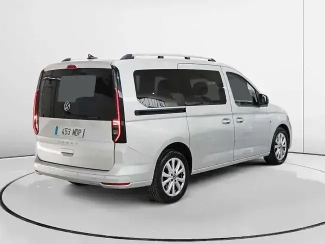 Usado VW Caddy Maxi Life 114 CV (83 kW) 2023 Gris Monovolumen