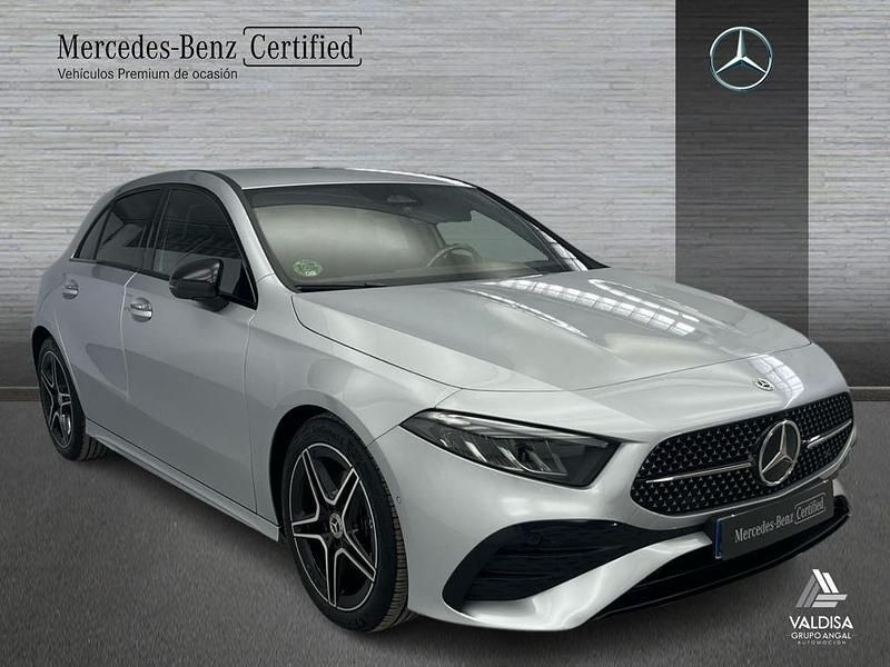 Usado Mercedes A200 AMG line 150 CV (110 kW) 2025 Gris / plateado Berlina