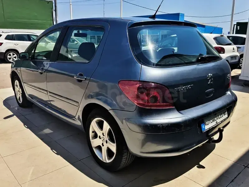 Usado Peugeot 307 90 CV (66 kW) 2004 Azul Berlina