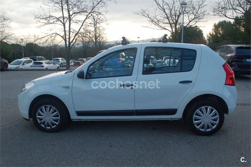Usado Dacia Sandero Lauréate 75 CV (55 kW) 2011 Blanco Berlina