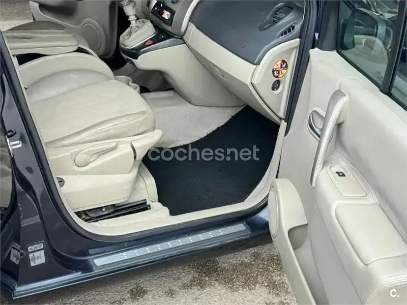 Usado Renault Scénic II 130 CV (95 kW) 2007 Beige Monovolumen