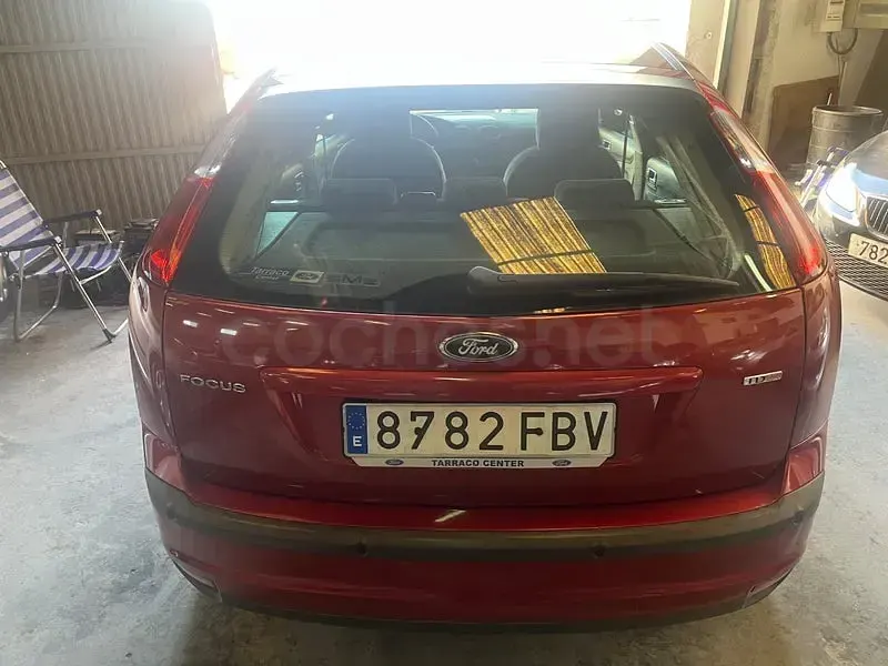Usado Ford Focus Ghia 136 HP (100 kW) 2007 Vermelho Sedan