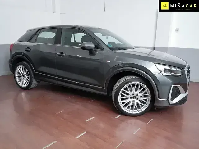 Usado Audi Q2 S-Line 150 CV (110 kW) 2024 Gris SUV