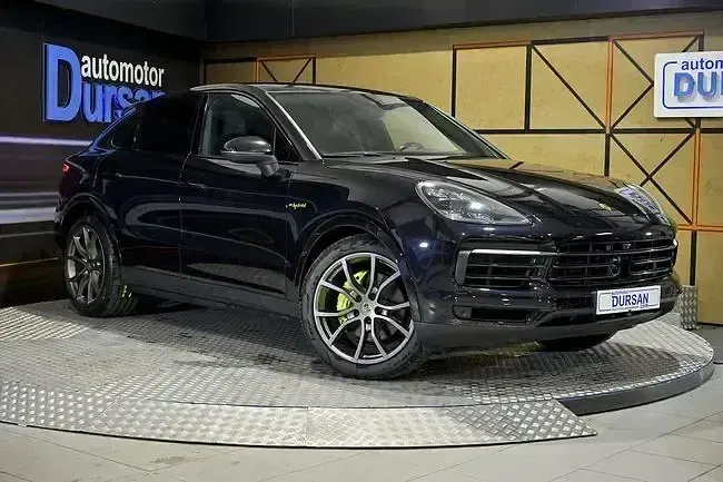 Usado Porsche Cayenne E-Hybrid 462 CV (339 kW) 2021 Negro SUV