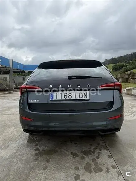 Usado Skoda Scala Ambition 110 CV (80 kW) 2020 Negro Utilitario