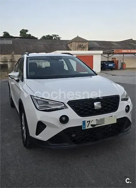 Usado Seat Arona Style Plus 110 CV (80 kW) 2022 Blanco SUV