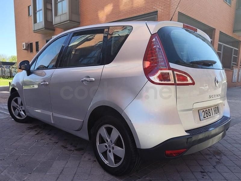 Usado Renault Scénic III Bose Edition 130 CV (95 kW) 2011 Gris / plata Monovolumen