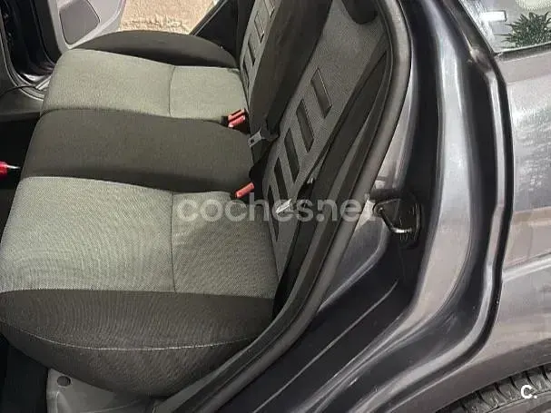 Usado Ford Focus Trend 109 CV (80 kW) 2009 Gris / plata Familiar