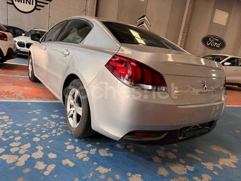 Usado Peugeot 508 Active 120 CV (88 kW) 2017 Gris / plata Berlina