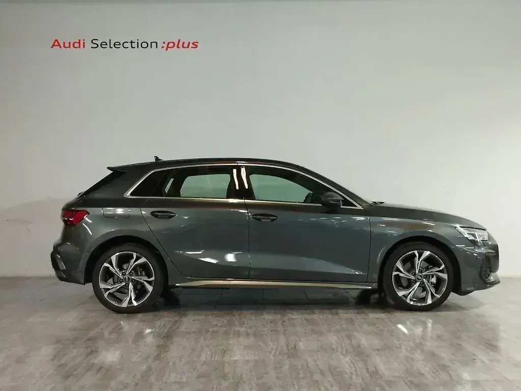 Usado Audi A3 e-tron S-Line 204 CV (150 kW) 2025 Gris Utilitario