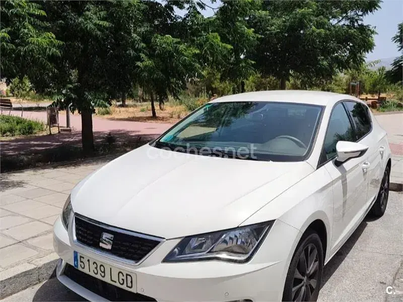 Usado Seat Leon Style 130 CV (95 kW) 2020 Blanco Berlina