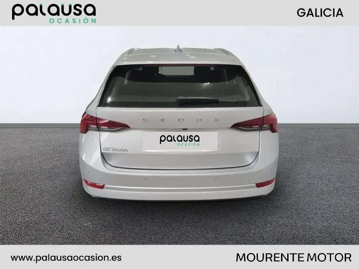 Usado Skoda Octavia Ambition 115 CV (84 kW) 2022 Gris Familiar