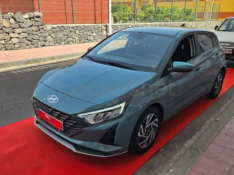 Usado Hyundai i20 84 CV (61 kW) 2024 Verde Utilitario