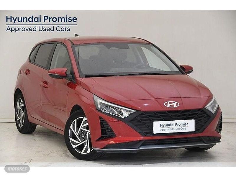 Usado Hyundai i20 84 CV (61 kW) 2024 Dragon red (perlado) Utilitario
