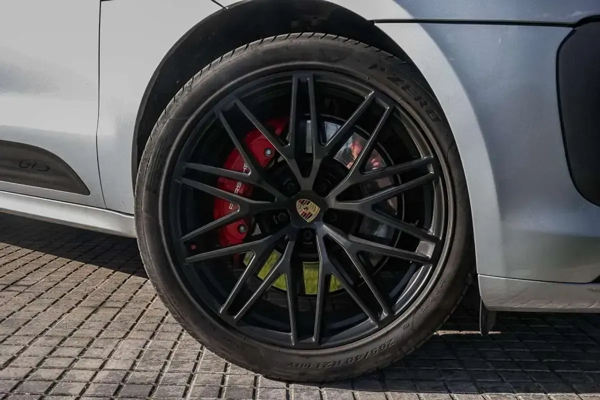 Usado Porsche Macan 441 CV (324 kW) 2022 Gris SUV