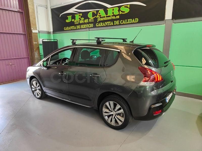Usado Peugeot 3008 Access 120 CV (88 kW) 2015 Gris / plata Familiar