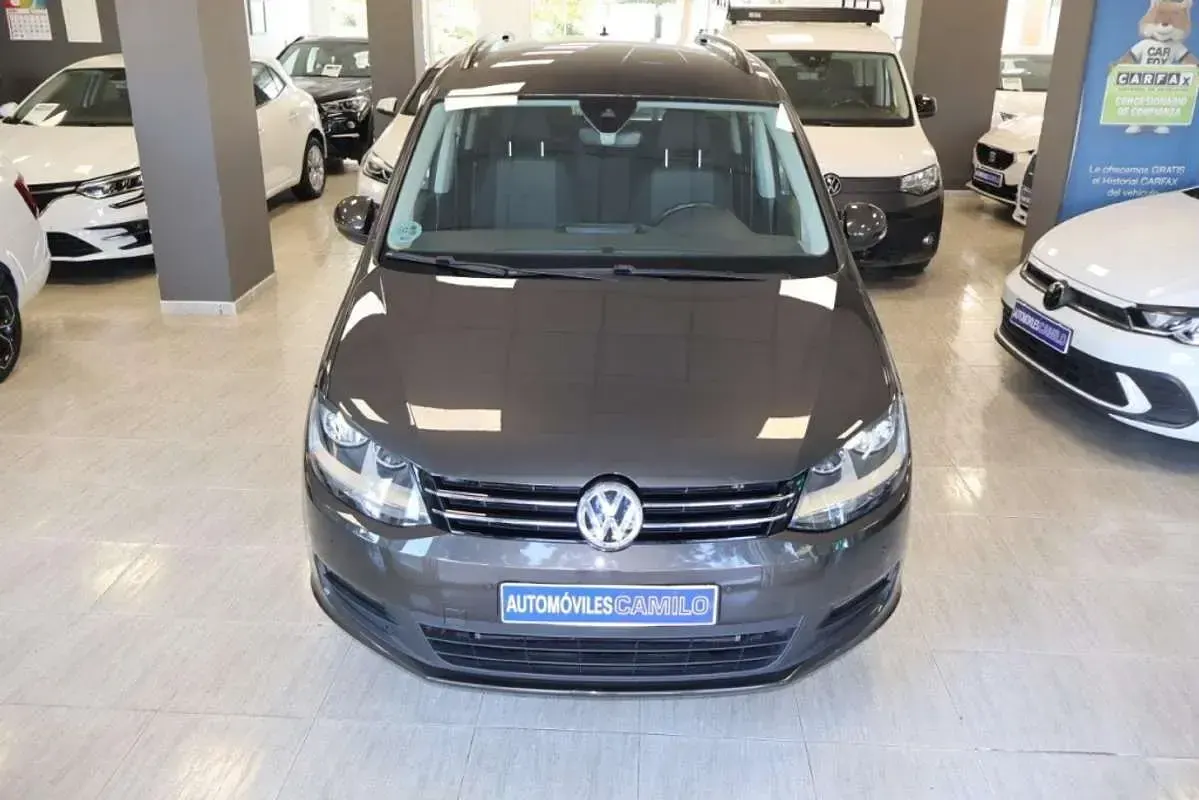Usado VW Sharan Edition 150 CV (110 kW) 2020 Marrón Monovolumen