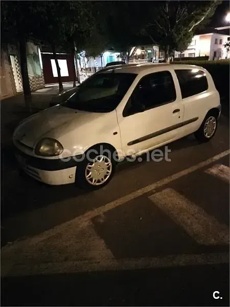 Usado Renault Clio 60 CV (44 kW) 2000 Blanco Berlina