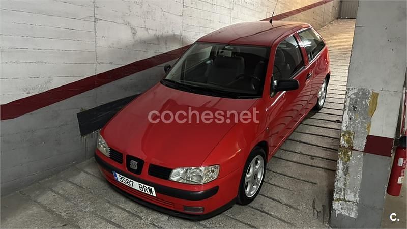 Usado Seat Ibiza 75 HP (55 kW) 2002 Vermelho Citadino