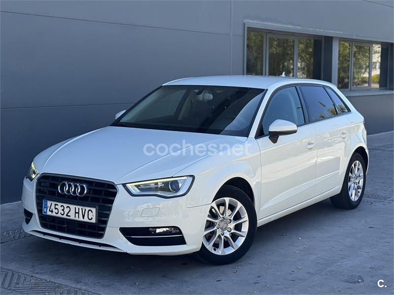 Używany Audi A3 Attraction 150 KM (110 kW) 2013 Biały Sedan/Limuzyna