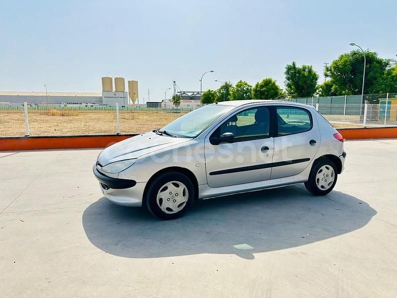 Usado Peugeot 206 75 CV (55 kW) 2001 Gris / plata Berlina