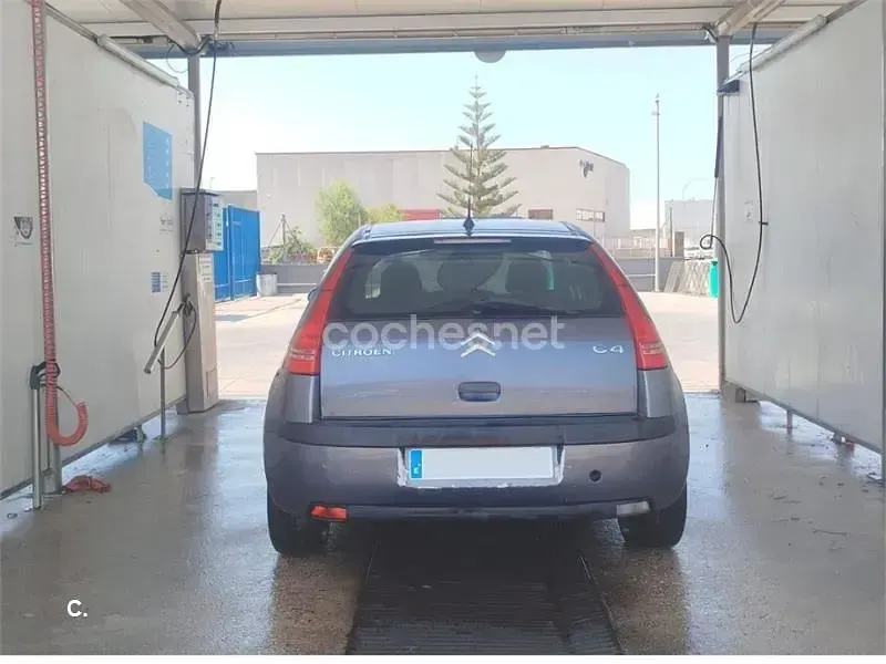 Usado Citroën C4 90 CV (66 kW) 2005 Gris / plata Berlina