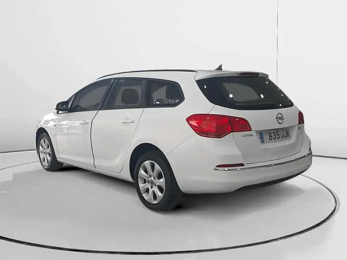 Usado Opel Astra Selective 110 CV (80 kW) 2015 Blanco Berlina