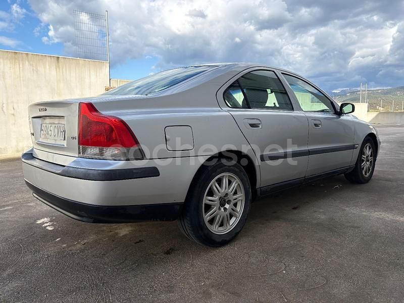 Usado Volvo S60 Momentum 130 CV (95 kW) 2004 Gris / plata Berlina