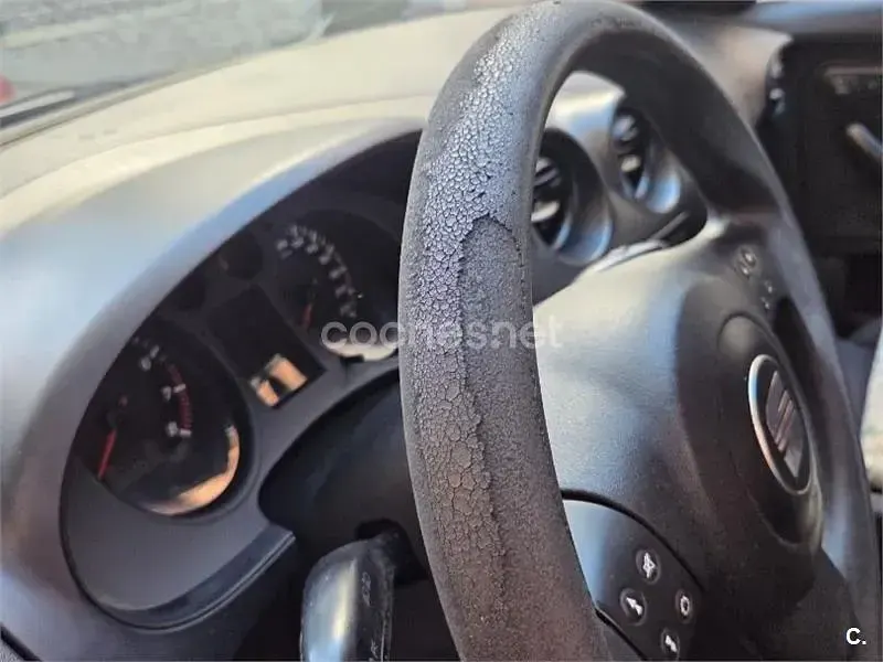Usado Seat Ibiza Stella 100 CV (73 kW) 2004 Gris / plata Utilitario