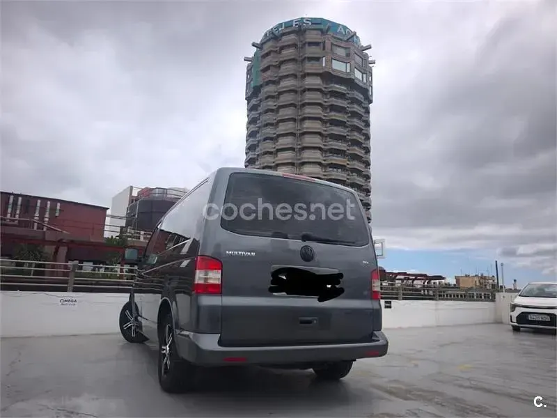 Usado VW Multivan Trendline 104 CV (76 kW) 2005 Gris / plata Monovolumen