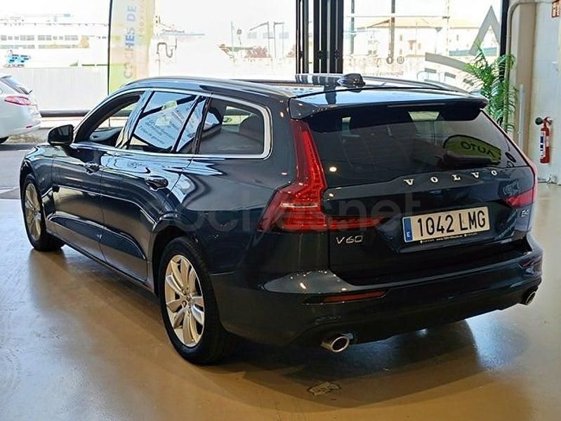 Usado Volvo V60 Momentum 197 CV (144 kW) 2021 Azul Familiar