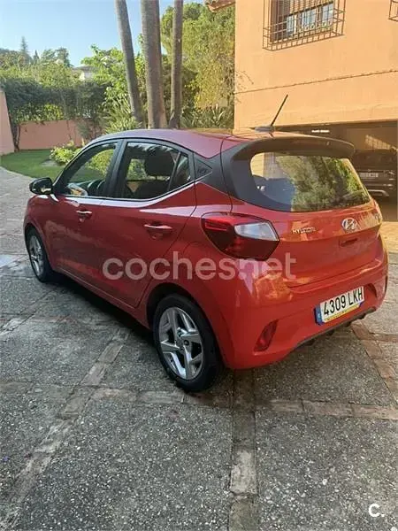 Usado Hyundai i10 66 CV (48 kW) 2020 Rojo Utilitario