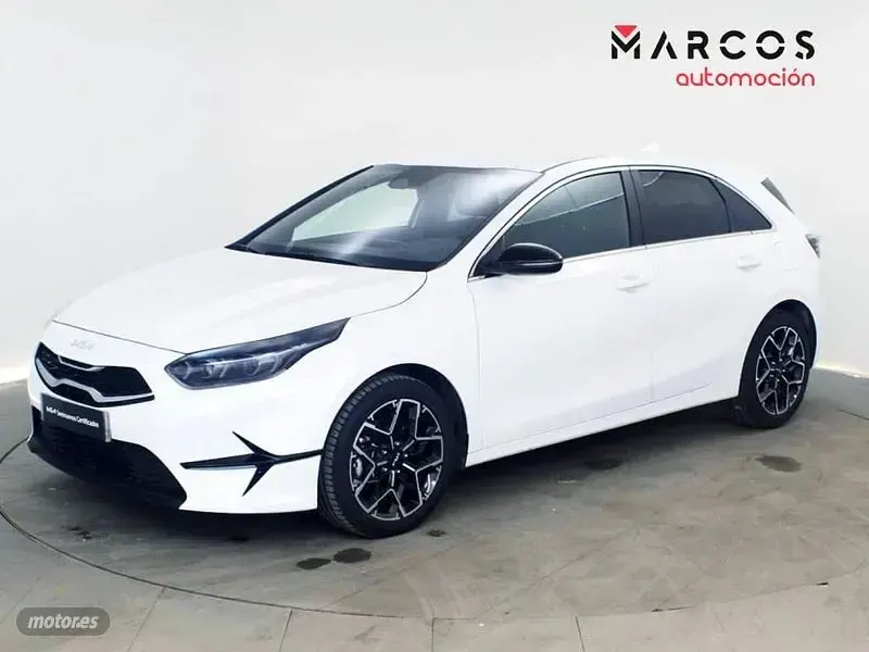 Usado Kia Ceed Style 100 CV (73 kW) 2025 Blanco Utilitario