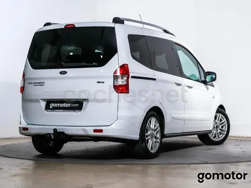Usado Ford Tourneo Courier Titanium 100 CV (73 kW) 2017 Blanco Monovolumen