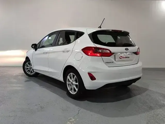 Usado Ford Fiesta Trend 86 CV (63 kW) 2019 Blanco Utilitario