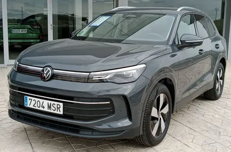 Usado VW Tiguan 150 CV (110 kW) 2024 Gris / plata SUV