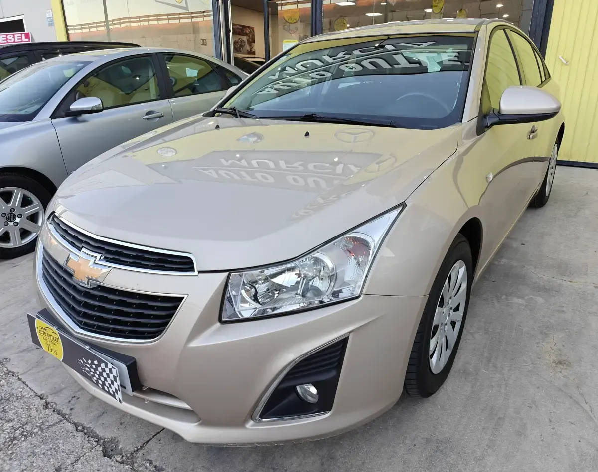Usado Chevrolet Cruze LT 130 CV (95 kW) 2014 Amarillo Berlina