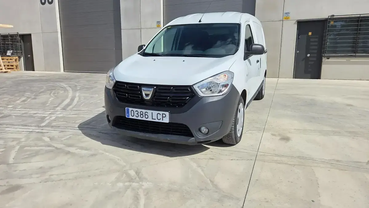 Usado Dacia Dokker Essentiel 100 CV (73 kW) 2019 Blanco Monovolumen