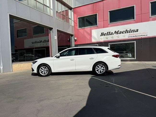 Usado Seat Leon Style 115 CV (84 kW) 2021 Blanco Familiar