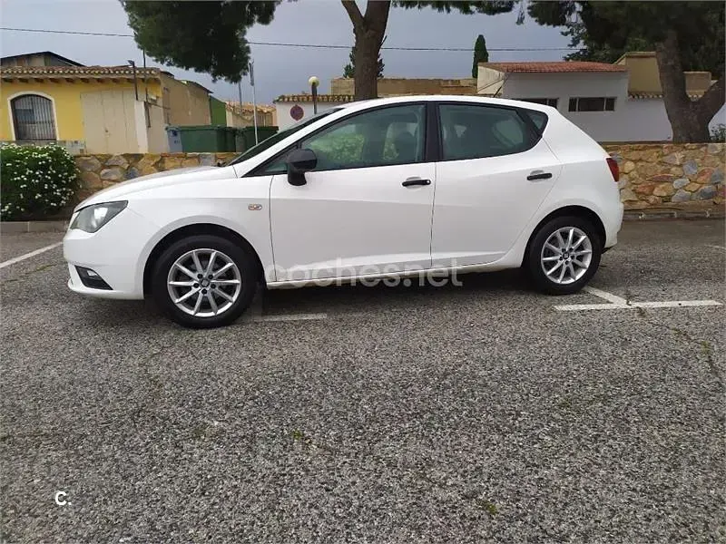Usado Seat Ibiza Reference 75 HP (55 kW) 2014 Branco Sedan