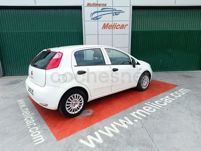 Usado Fiat Punto Pop 75 CV (55 kW) 2015 Blanco Utilitario