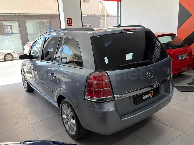 Usado Opel Zafira Cosmo 120 CV (88 kW) 2005 Gris / plata Monovolumen