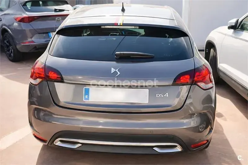 Usado DS Automobiles DS4 Performance 131 CV (96 kW) 2017 Gris / plata Berlina