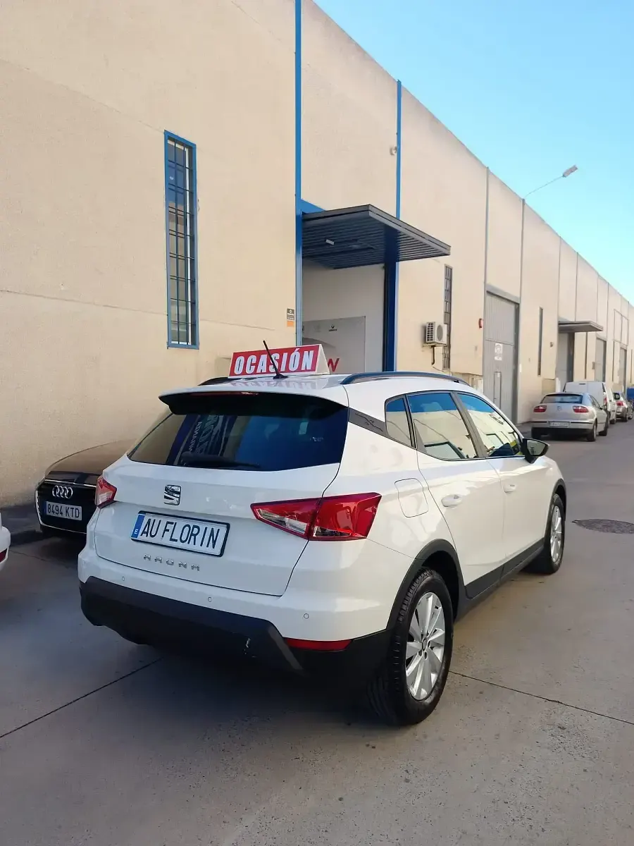 Usado Seat Arona Ecomotive 95 CV (69 kW) 2019 Blanco SUV