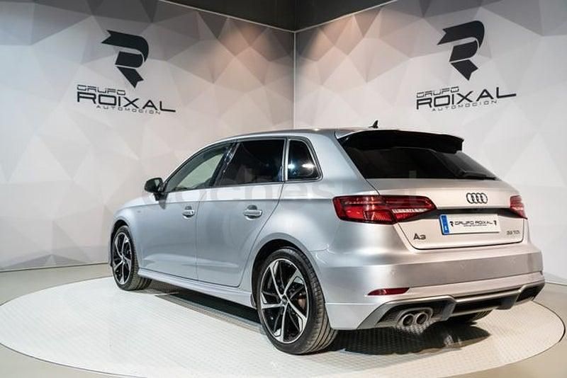 Usado Audi A3 S-Line 150 CV (110 kW) 2019 Gris / plata Berlina