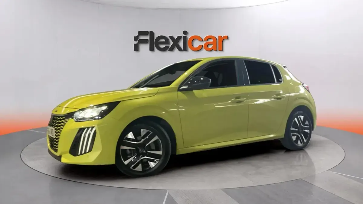 Usado Peugeot 208 Allure 101 CV (74 kW) 2025 Amarillo Utilitario