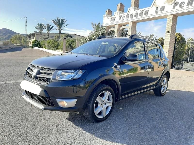 Usado Dacia Sandero Lauréate 90 CV (66 kW) 2016 Negro